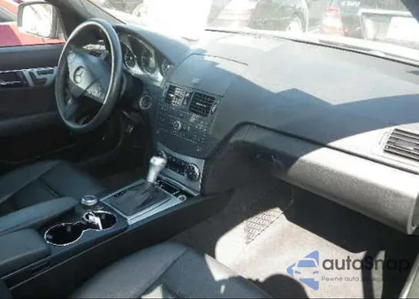 2009 Mercedes-Benz C300 z USA, uszkodzony, nr VIN WDDGF54X79R041094